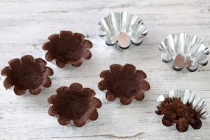 Preparazione Mini cestini di biscotto al cioccolato alla frutta - Fase 1