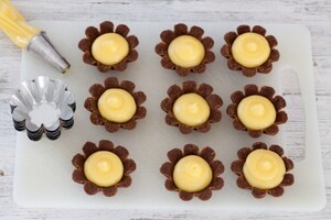 Preparazione Mini cestini di biscotto al cioccolato alla frutta - Fase 2