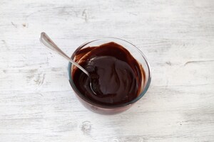 Preparazione Mini tartellette di biscotto con crema al cioccolato e meringa - Fase 2