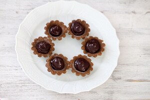 Preparazione Mini tartellette di biscotto con crema al cioccolato e meringa - Fase 2
