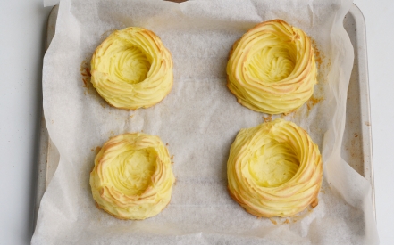 Preparazione Nidi di patate con uova - Fase 3 Preparazione Nidi di patate con uova - Fase 3