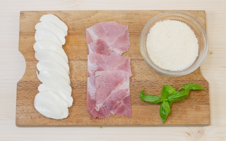 Preparazione Parmigiana di zucchine light - Fase 2 Preparazione Parmigiana di zucchine light - Fase 2