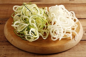 Preparazione Spaghetti di zucchine e patate con gamberi - Fase 1