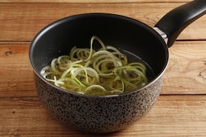 Preparazione Spaghetti di zucchine e patate con gamberi - Fase 1