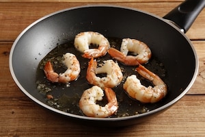 Preparazione Spaghetti di zucchine e patate con gamberi - Fase 3