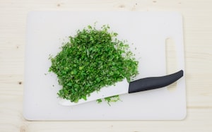 Preparazione Spiedini di frittata alle erbe e mozzarella - Fase 1