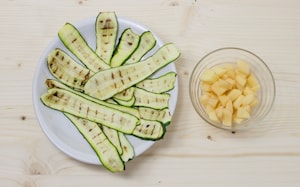 Preparazione Spiedini di frittata alle erbe e mozzarella - Fase 1
