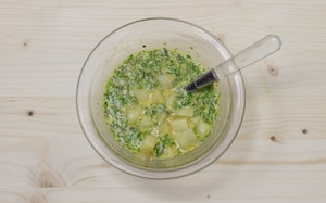 Preparazione Spiedini di frittata alle erbe e mozzarella - Fase 3