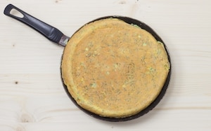 Preparazione Spiedini di frittata alle erbe e mozzarella - Fase 3