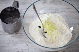 Preparazione Chiffon cake - Fase 1