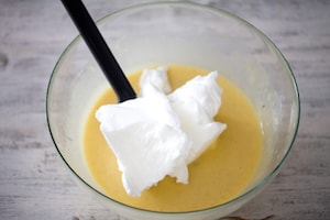 Preparazione Chiffon cake - Fase 3