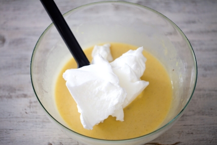 Preparazione Chiffon cake - Fase 3 Preparazione Chiffon cake - Fase 3