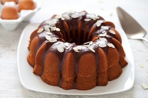 Preparazione Ciambellone ripieno di cioccolato - Fase 7