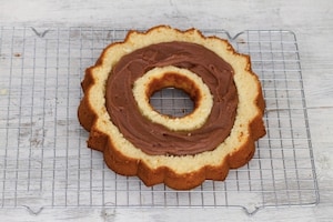 Preparazione Ciambellone ripieno di cioccolato - Fase 5