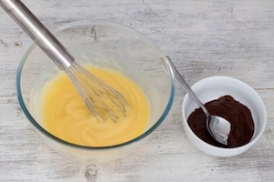 Preparazione Ciambellone ripieno di cioccolato - Fase 3