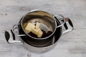 Preparazione Ciambellone ripieno di cioccolato - Fase 6