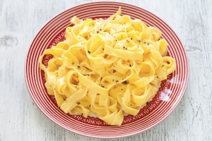 Preparazione Fettuccine Alfredo - Fase 2