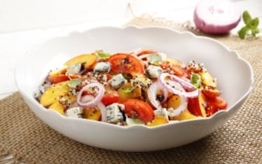 Insalata di pomodori e pesche