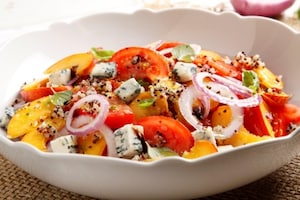 Preparazione Insalata di pomodori e pesche - Fase 2