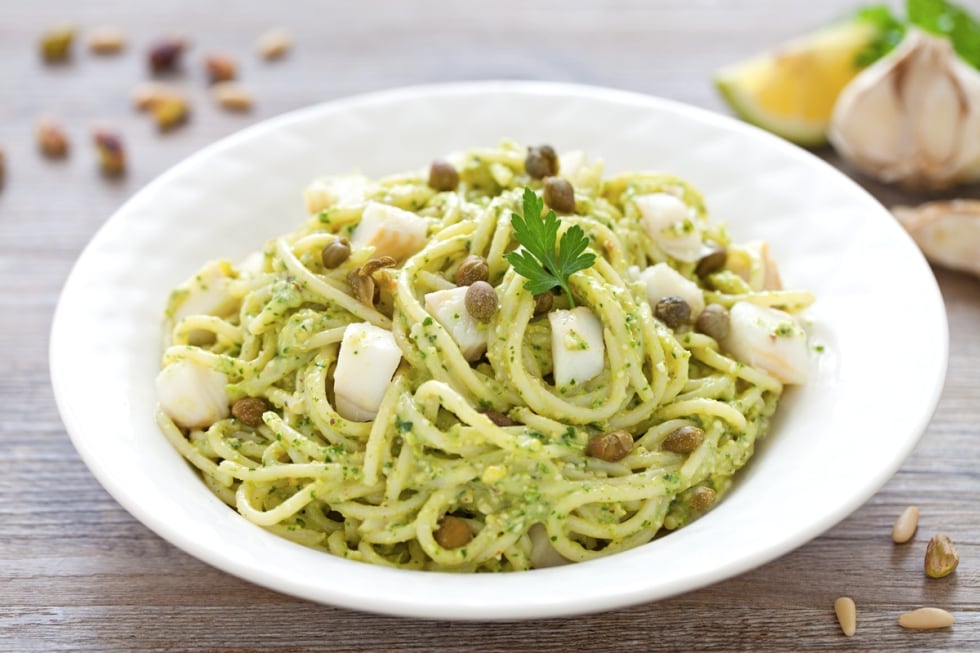 Spaghetti al pesto di prezzemolo e halibut ricetta