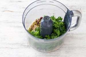 Preparazione Spaghetti al pesto di prezzemolo e halibut - Fase 1