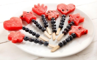 Spiedini di anguria e mirtilli Spiedini di anguria e mirtilli