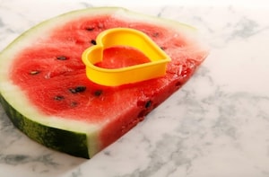 Preparazione Spiedini di anguria e mirtilli - Fase 1