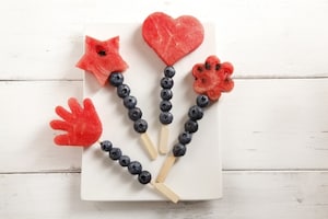 Preparazione Spiedini di anguria e mirtilli - Fase 4