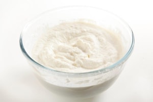 Preparazione Tiramisù con panna e frutta - Fase 2