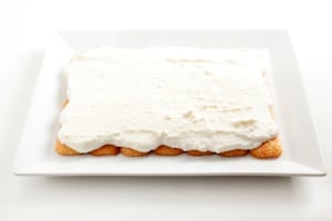 Preparazione Tiramisù con panna e frutta - Fase 5