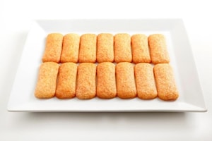 Preparazione Tiramisù con panna e frutta - Fase 4