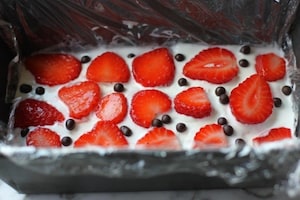 Preparazione Torta gelato alle fragole  - Fase 3