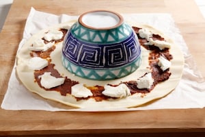 Preparazione Corona di pasta sfoglia ai formaggi - Fase 2