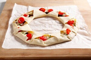 Preparazione Corona di pasta sfoglia ai formaggi - Fase 5