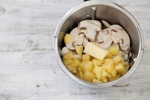 Preparazione Crema di funghi con il Bimby - Fase 1