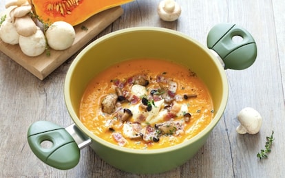 Crema di zucca, gnocchi di ricotta, funghi e rigatino croccante