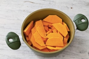 Preparazione Crema di zucca, gnocchi di ricotta, funghi e rigatino croccante - Fase 3