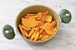 Preparazione Crema di zucca, gnocchi di ricotta, funghi e rigatino croccante - Fase 4