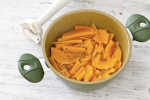 Preparazione Crema di zucca, gnocchi di ricotta, funghi e rigatino croccante - Fase 4