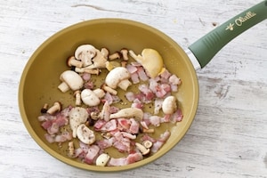 Preparazione Crema di zucca, gnocchi di ricotta, funghi e rigatino croccante - Fase 5