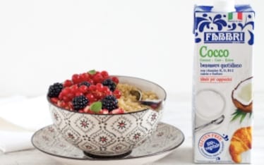 Porridge di quinoa al latte di cocco e frutta