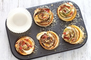 Preparazione Rose di zucchine alla parmigiana - Fase 5