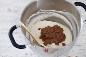 Preparazione Torta Kinder Bueno - Fase 4