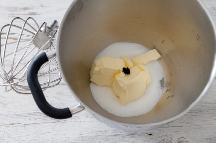 Preparazione Torta upside down all'ananas - Fase 1 Preparazione Torta upside down all'ananas - Fase 1