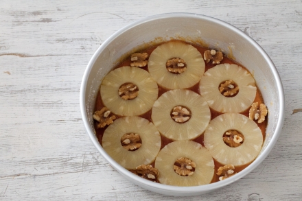 Preparazione Torta upside down all'ananas - Fase 3 Preparazione Torta upside down all'ananas - Fase 3
