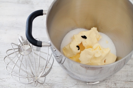 Preparazione Bundt cake - Fase 1 Preparazione Bundt cake - Fase 1