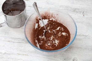 Preparazione Pan di Spagna al cacao - Fase 1