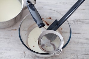 Preparazione Panna cotta al cioccolato - Fase 3