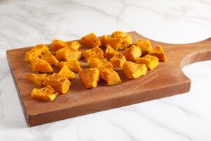 Preparazione Ziti con zucca, bottarga e fave di cacao - Fase 1