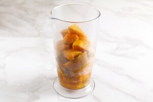 Preparazione Ziti con zucca, bottarga e fave di cacao - Fase 1